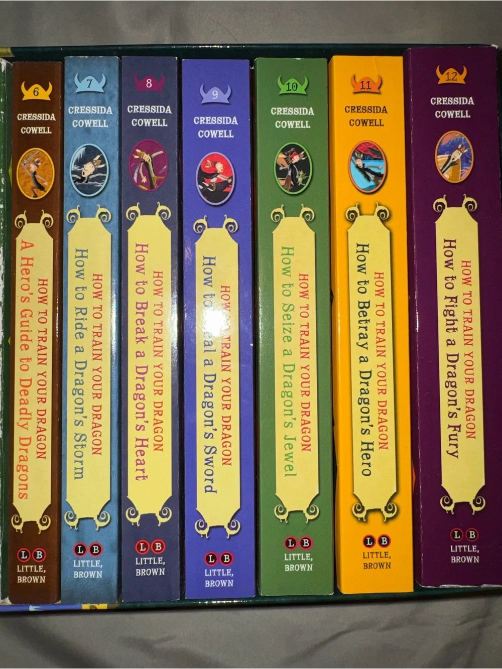How to Train Your Dragon Complete Box Set - Multicolor Spines